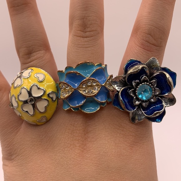 Assorted Ring Lot & Red Flower Earrings - Picture 4 of 12